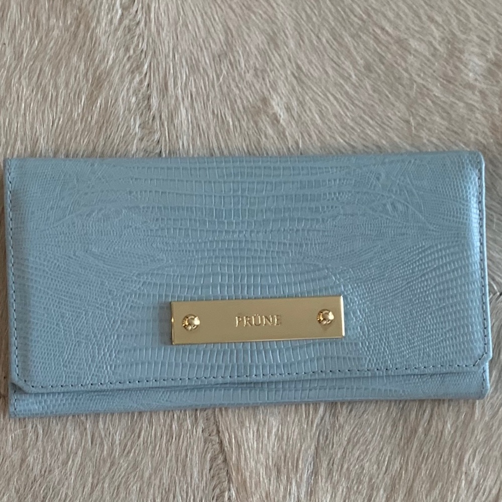 Prune Genuine leather wallet